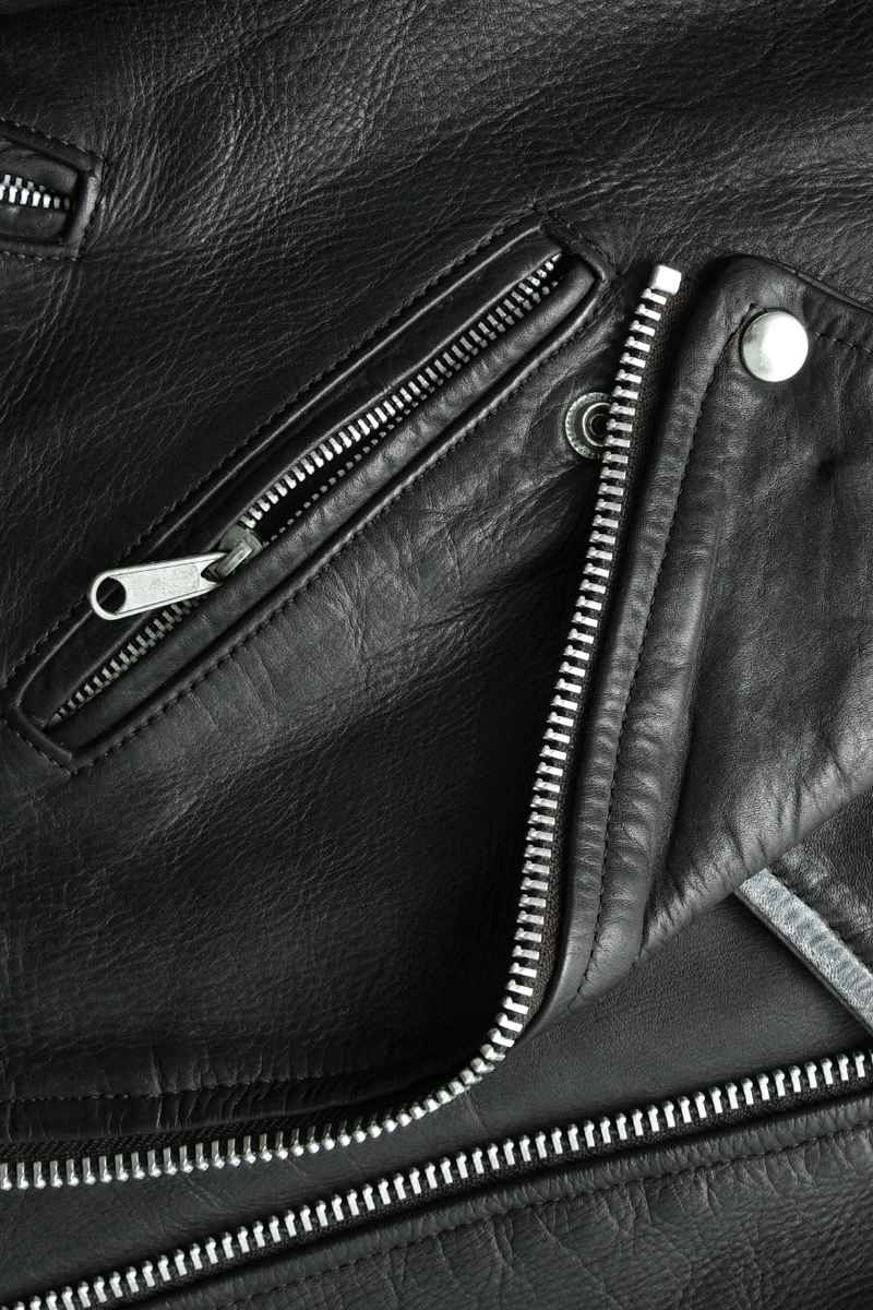 Limpieza e hidratación de chaqueta de cuero