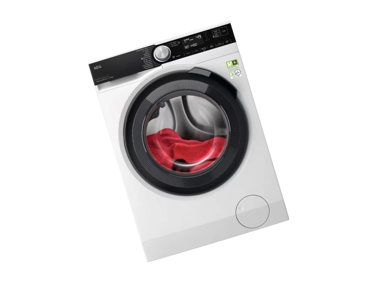 Técnico reparando lavadora AEG Lavamat