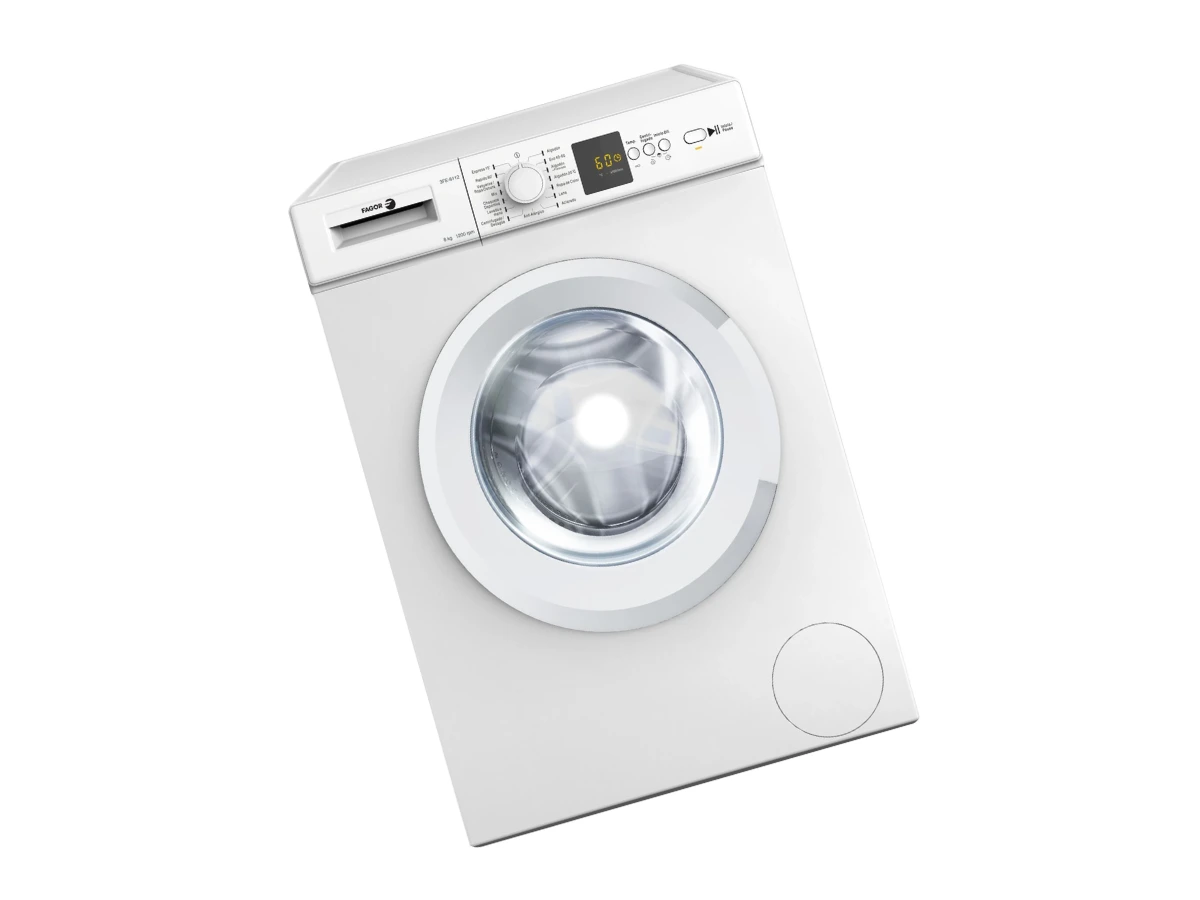 Técnico reparando lavadora Fagor Innovation