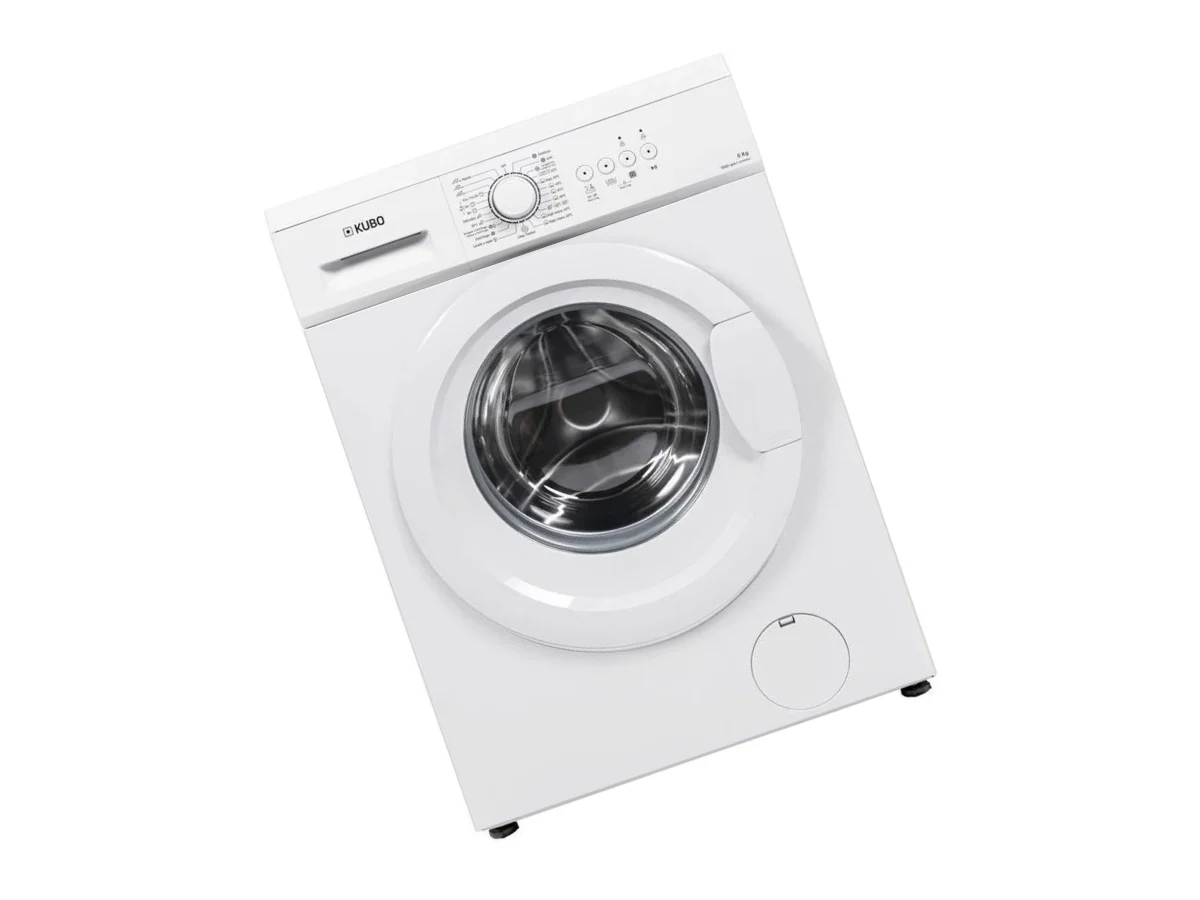 Técnico revisando lavadora Kubo