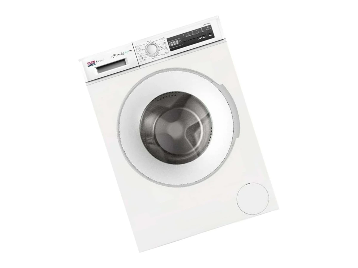 Técnico reparando lavadora New Pol