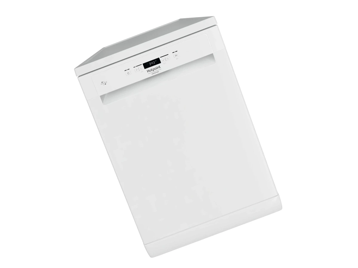 Técnico reparando lavavajillas Ariston