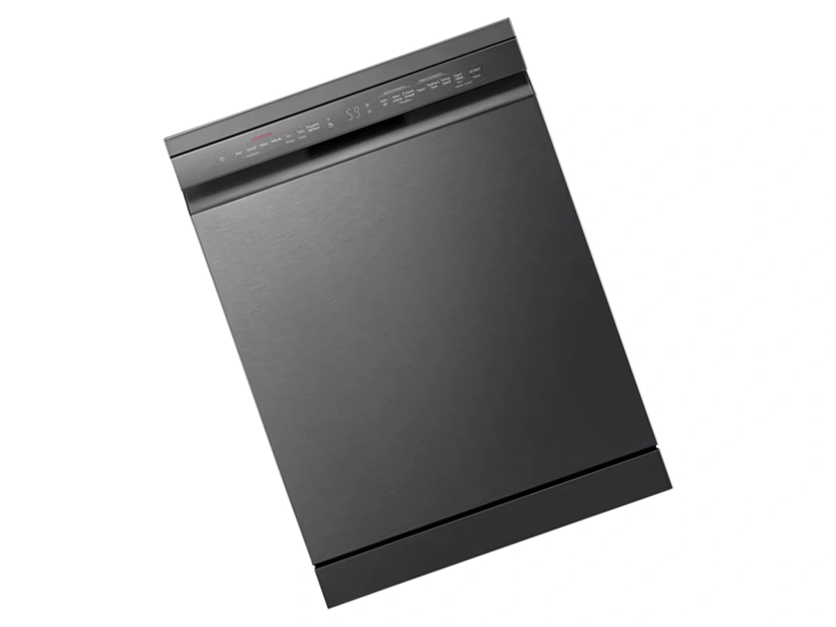 Técnico reparando lavavajillas LG Direct Drive