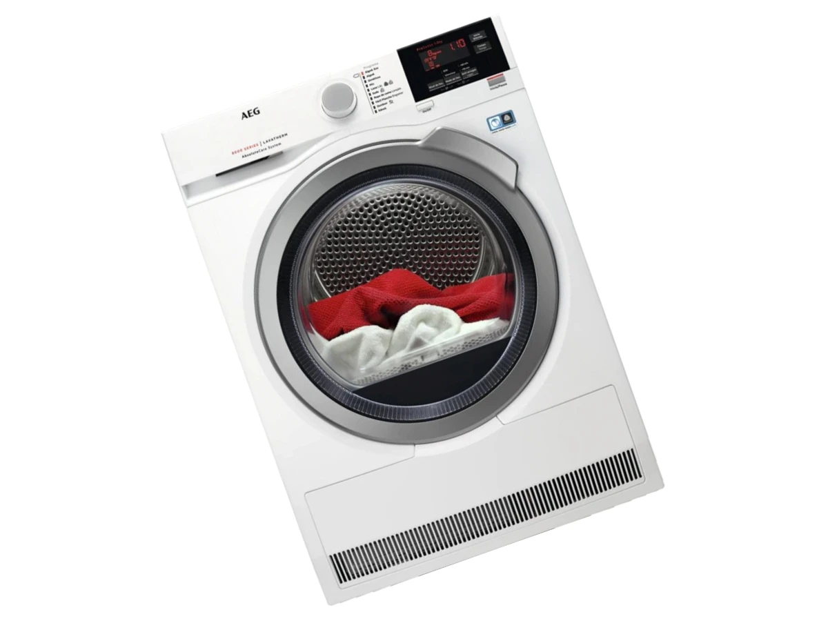 Técnico revisando secadora AEG Lavatherm