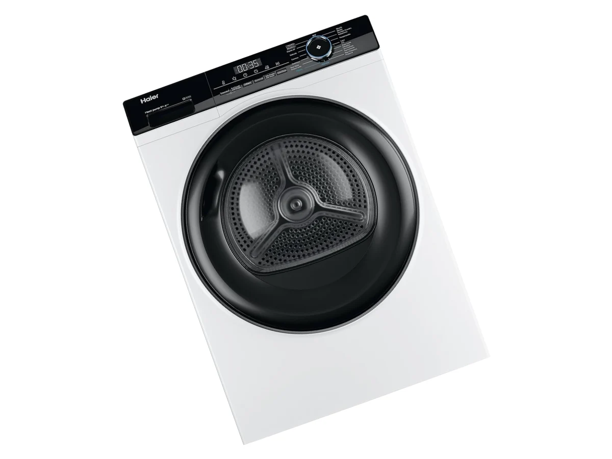 Técnico revisando secadora Haier