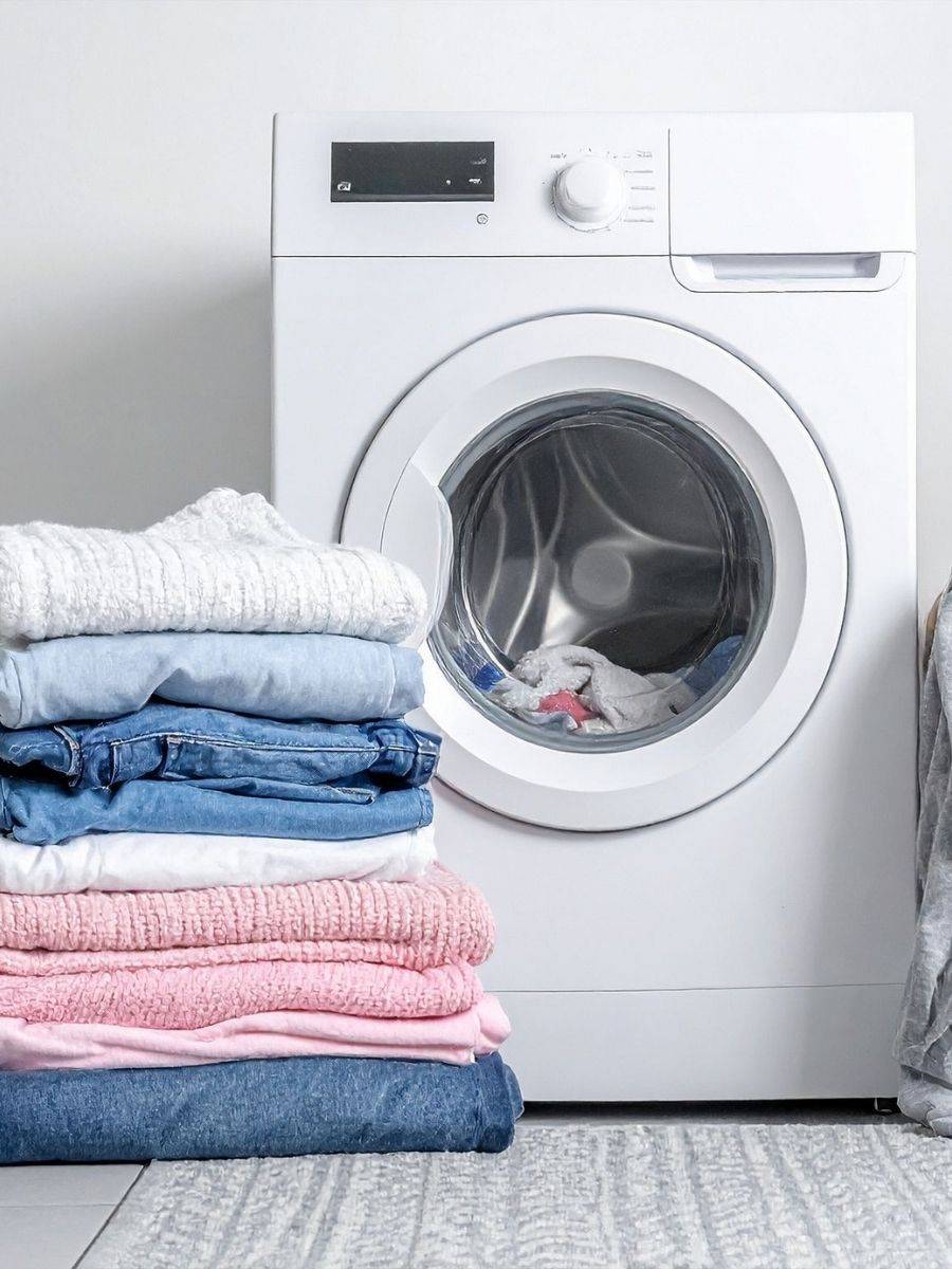 Brightly colored clothes washed with active oxygen without losing intensity