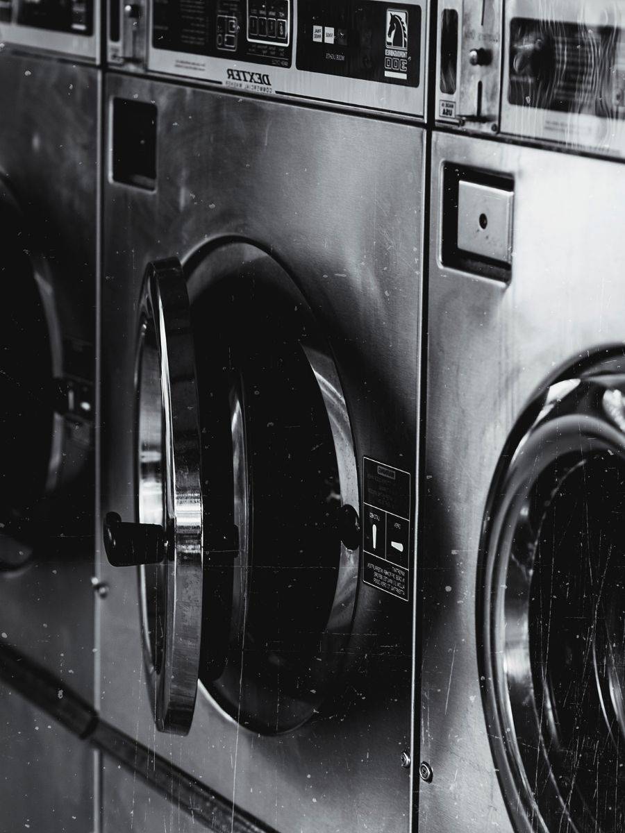 Interior de una secadora mostrando el filtro de pelusas