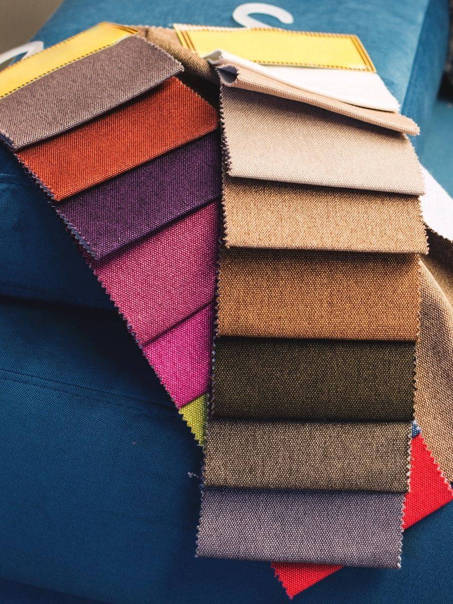 Muestrario de telas clasificadas por tipo de tejido