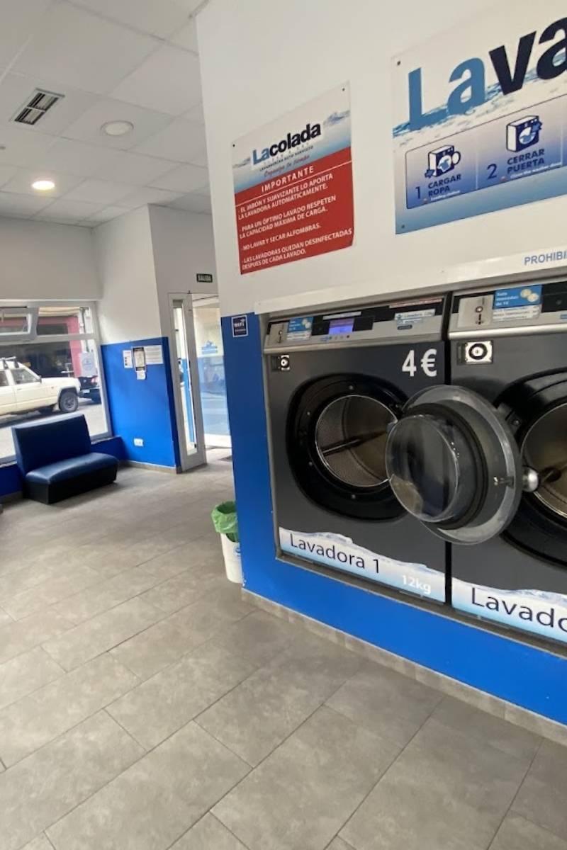 Image of the interior of a professional laundry