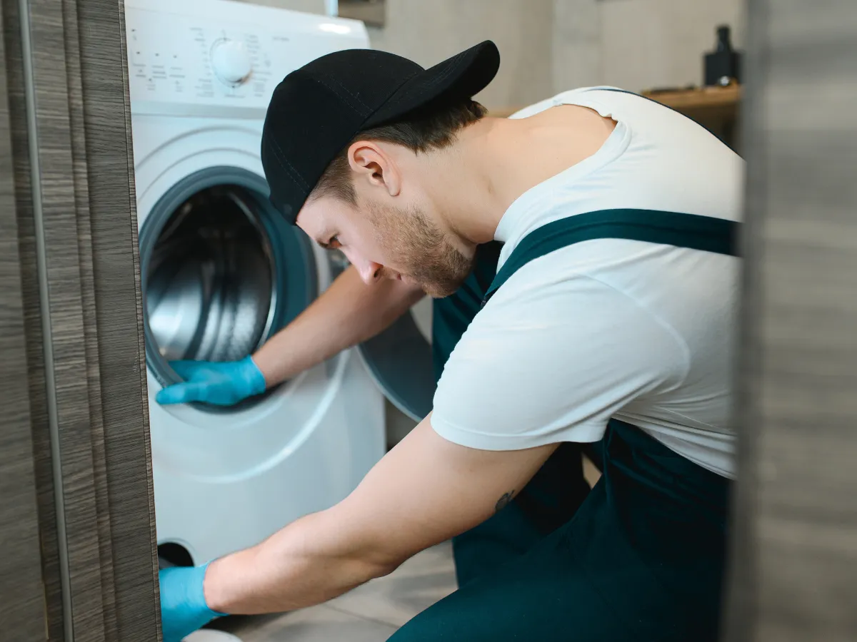 Display de una lavadora marcando un tiempo de lavado excesivo