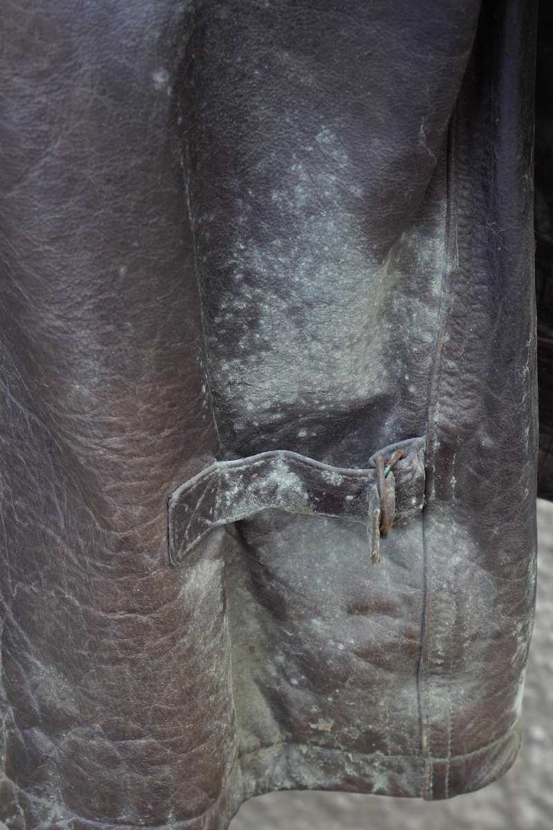 Cleaning of clothes affected by mold and mildew