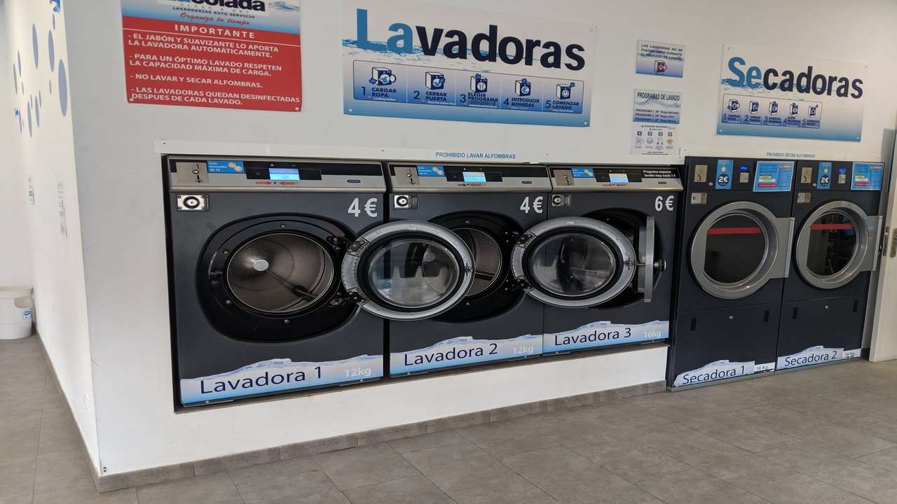 Lavadoras y secadoras industriales automaticas | Lacolada Lavanderia Autoservicio Ponferrada