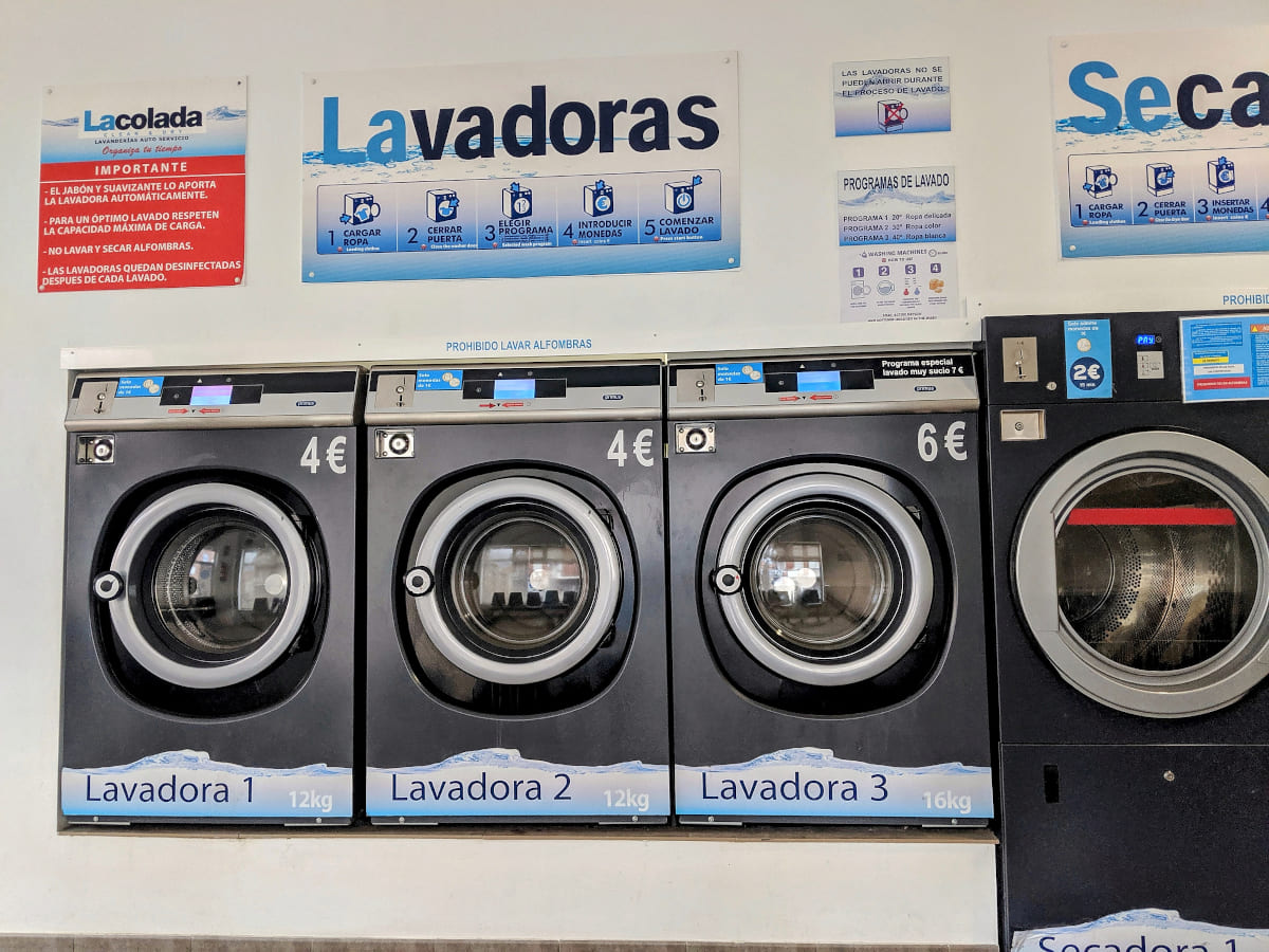 Lavadora y secadoras Lacolada Lavanderia Laundry Clean And Dry services