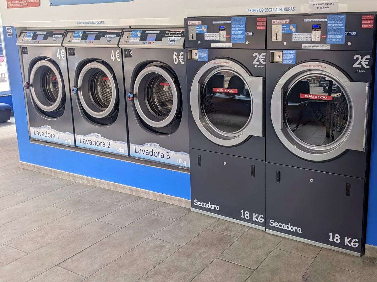 Laundertte Lacolada Lavanderia Autoservicio Ponferrada. Washing and Drying machines close Albergue San Nicolas de Flue, Albergue de peregrinos Alea, Alguergue-Hotel Guiana